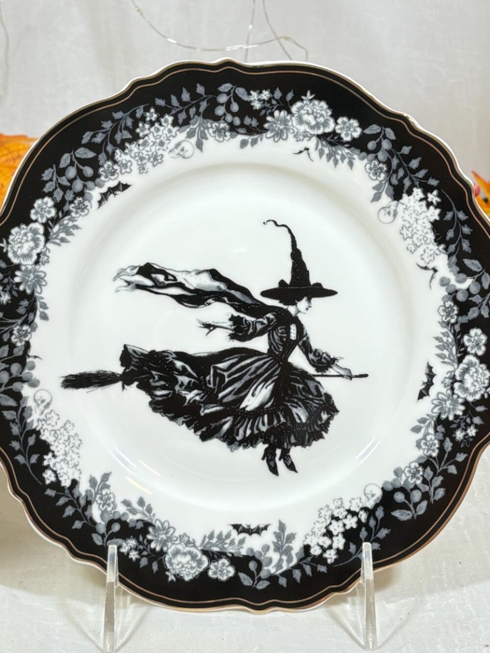 Halloween Porcelain Flying Witch Spooky Soirée Scalloped Salad Plates Set 4 New